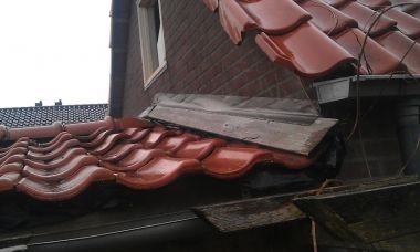 Tip Gevraagd Om Aansluiting Dak En Muur Waterdicht Te Maken | Klusidee.nl