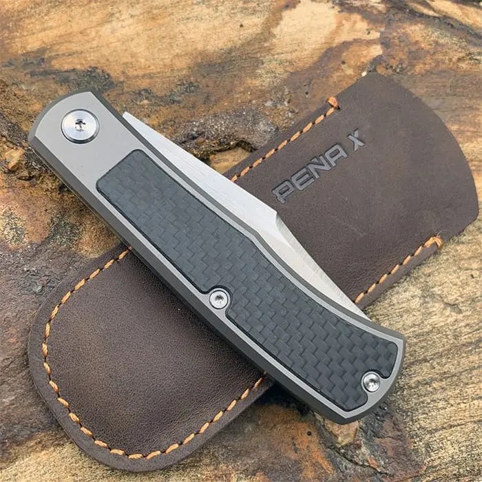 How to Close a Pocket Knife Safely