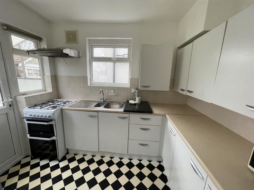 Sussex Avenue, Isleworth, 3 bedroom, House SemiDetached