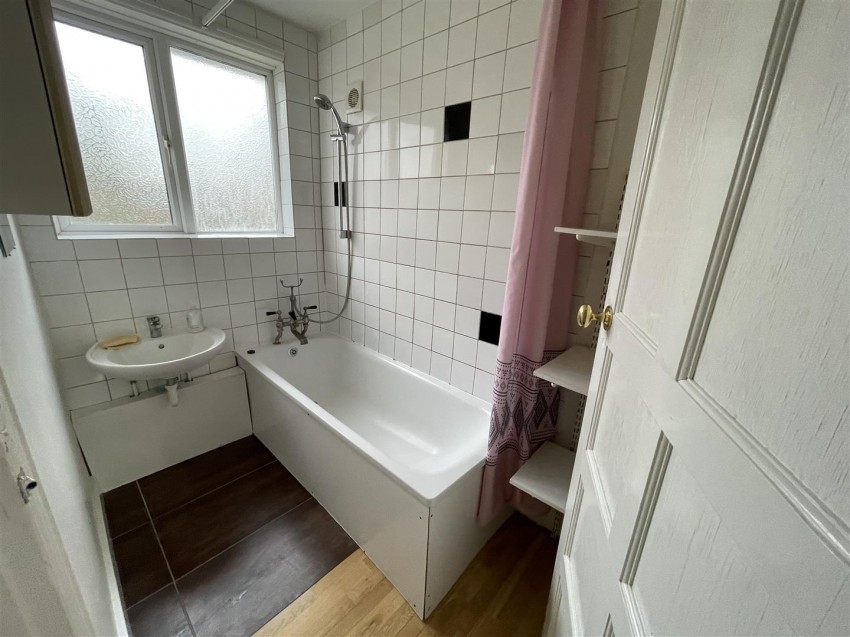 Sussex Avenue, Isleworth, 3 bedroom, House SemiDetached