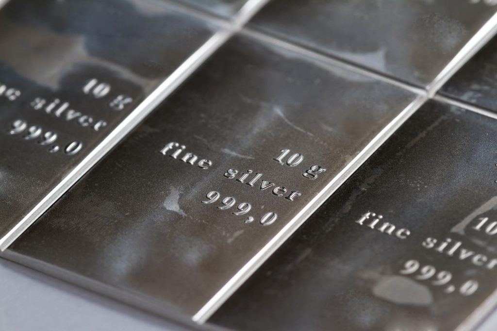 What is Sterling Silver? Unveiling the Beauty & Value [Expert Guide]