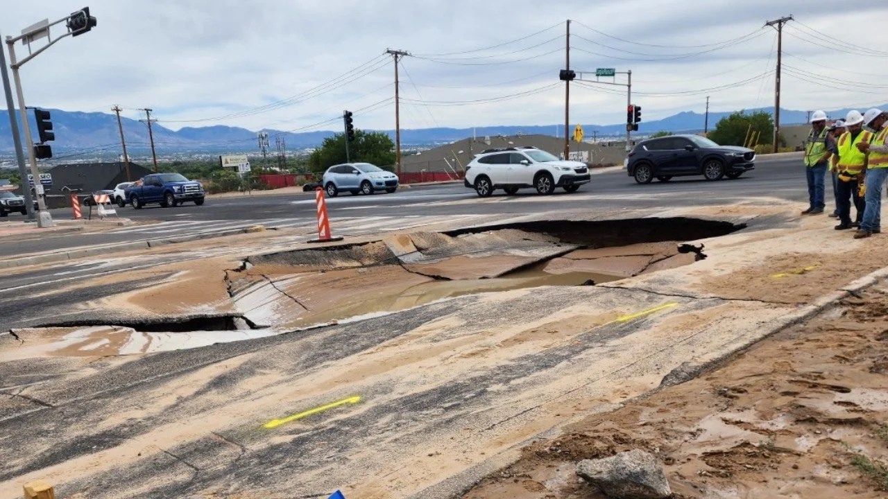 Sinkhole still causing issues on SB Eagle Ranch at Paseo del Norte