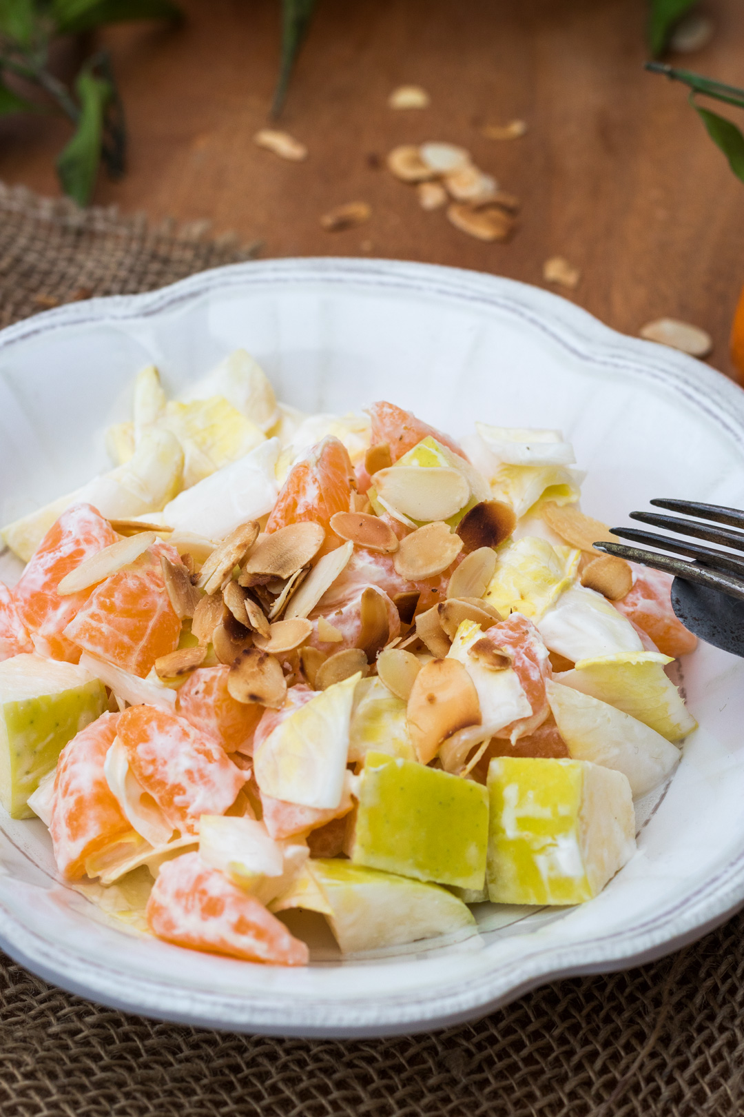 Rezept Chicoréesalat mit Mandarinen und gerösteten Mandeln