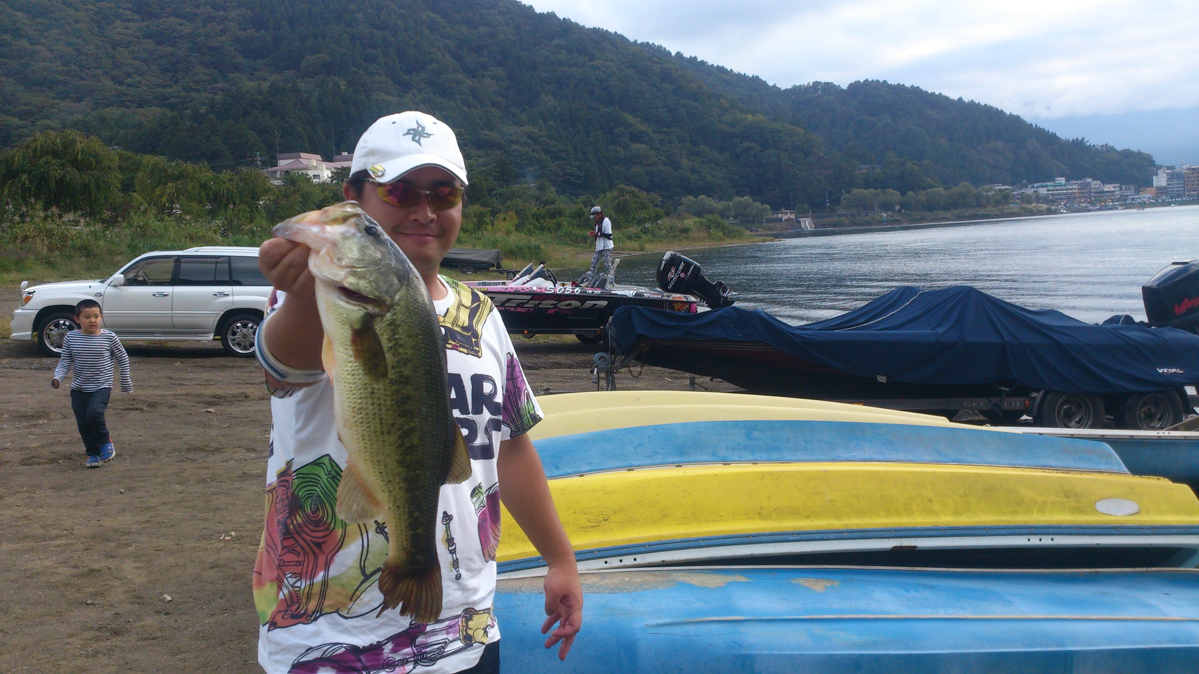 久しぶりのビックフィッシュ! 山梨県河口湖のお食事処 レンタルボート 湖波