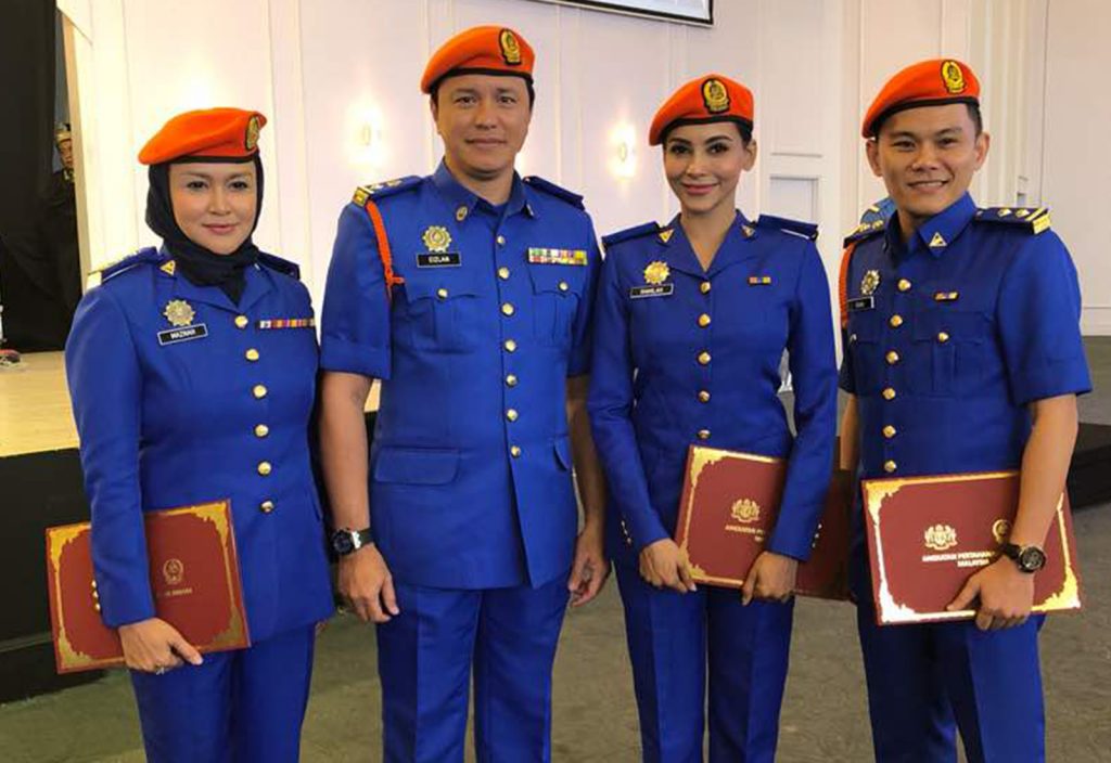 Empat Selebriti Tempatan Terima Pentauliahan Pegawai