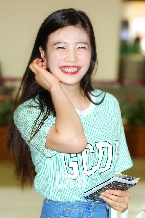 Netizens compare Red Velvet's Joy to Sulli and Kim Yoo Jung