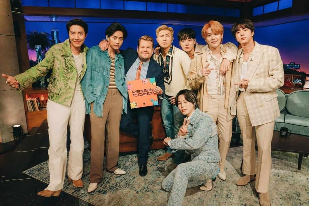 BTS, “The Late Late Show” İçin Stüdyoda James Corden ile Yeniden Bir