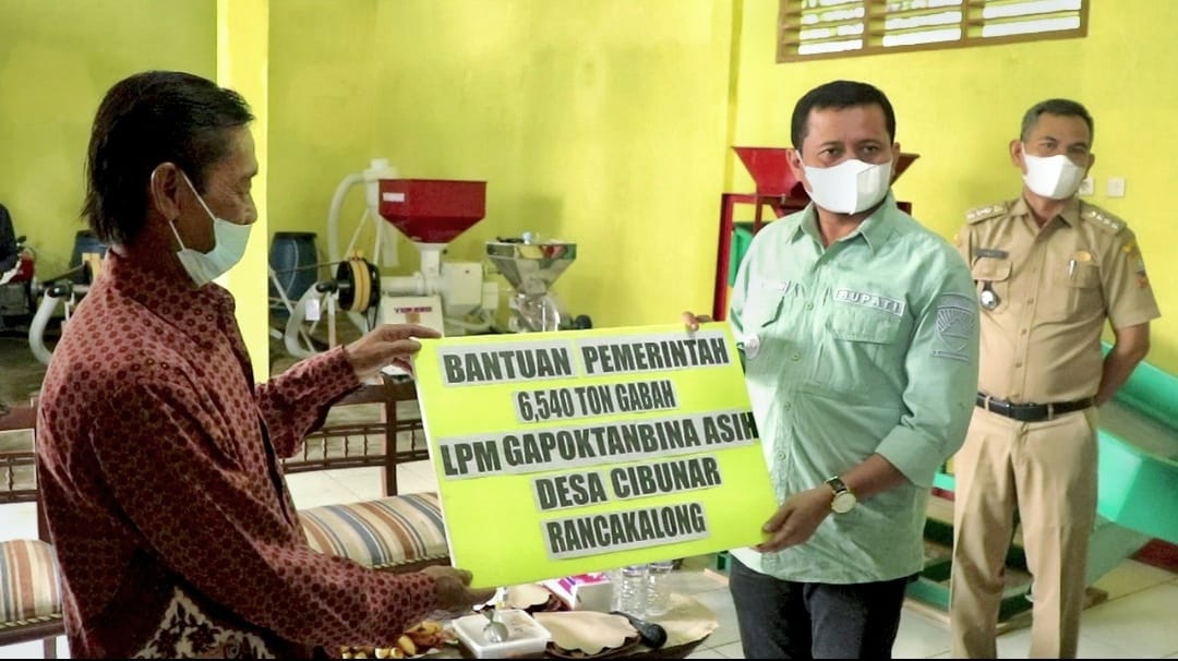 Lumbung Pangan Masyarakat Bina Asih Cibunar Dapat Bantuan Gabah