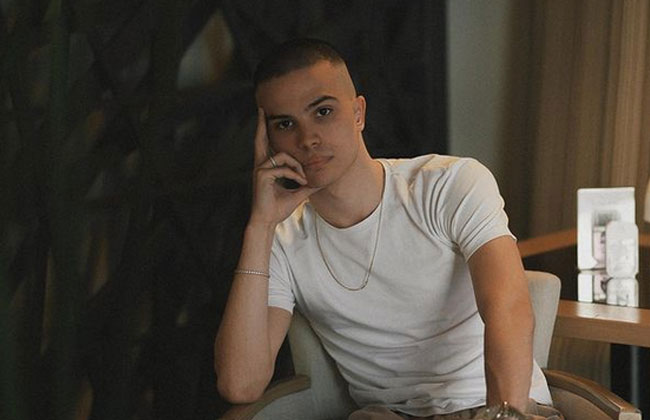 Echter Held Voyage rettet Mädchen das Leben (VIDEO) KOSMO