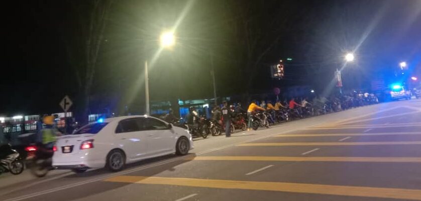 Balai Polis Pantai Dalam Menyimpan nomor polis di dalam smartphone