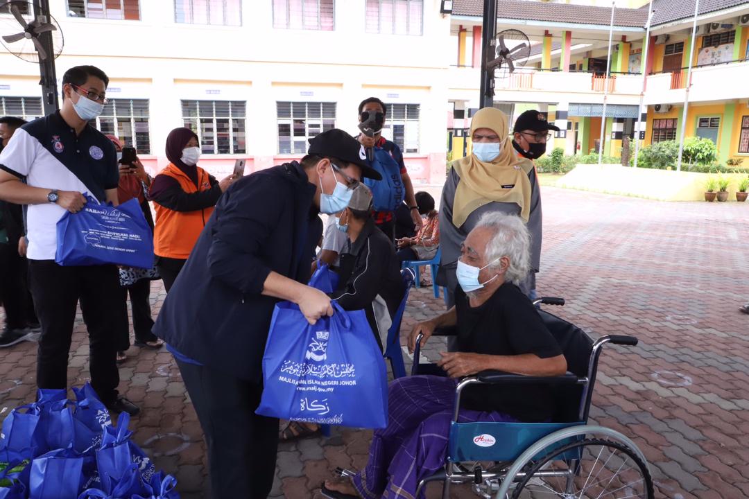 MAINJ agih makanan kepada mangsa banjir Kosmo Digital