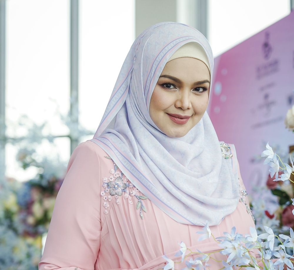 Siti Nurhaliza Comel Pipi Merah List download lagu mp3