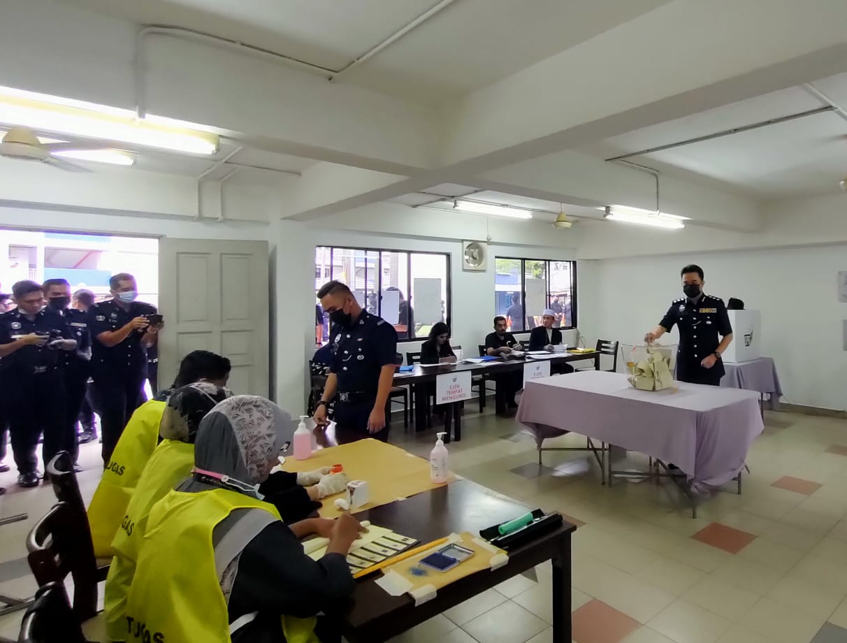 PRU15 796 anggota, pegawai IPD Klang Selatan undi awal Kosmo Digital