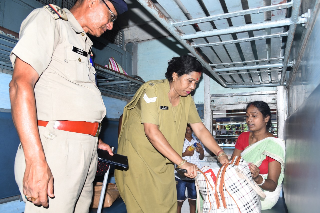 Indian Railways FIR Forms Are Available With TTE, Guard Or Train