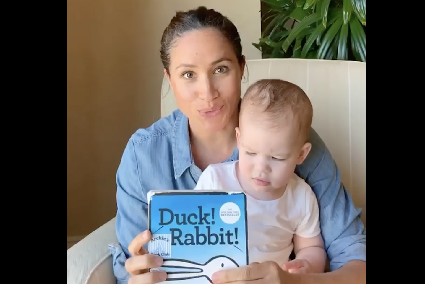 WATCH Meghan Markle reads ‘Duck! Rabbit!’ to Archie on