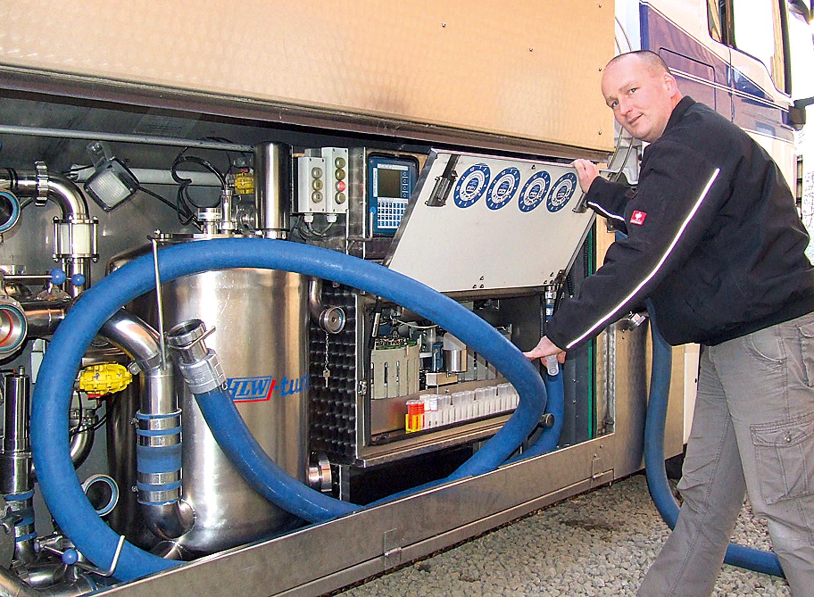 Ein Tag als Sozius in einem MilchSammeltransporter der «MUH» KÜS magazin