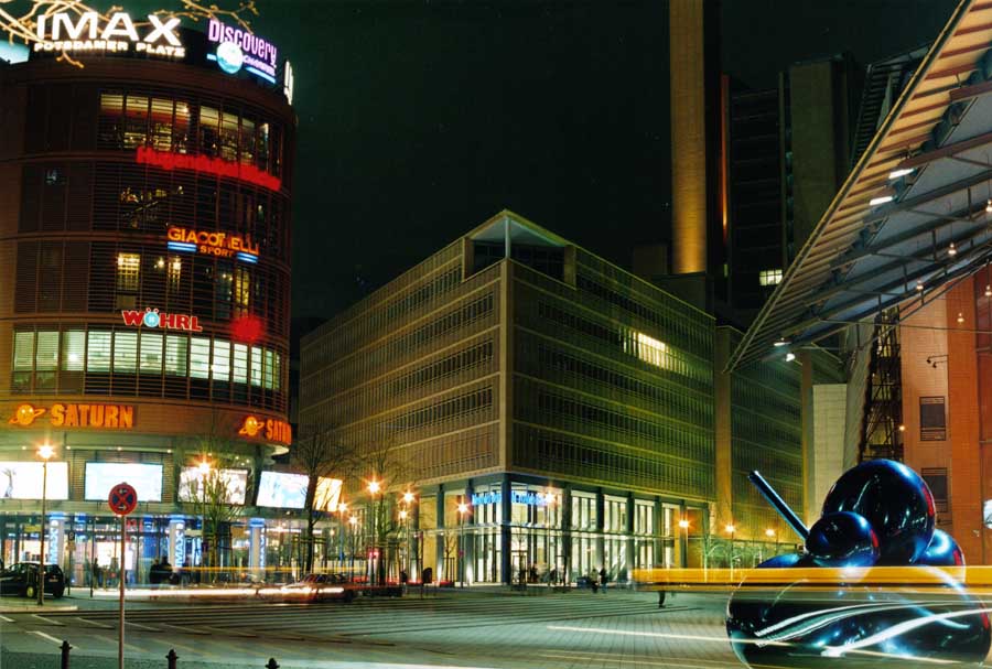 Imax Kino und Daimler Benz Gebäude in Berlin, Potsdamer Platz