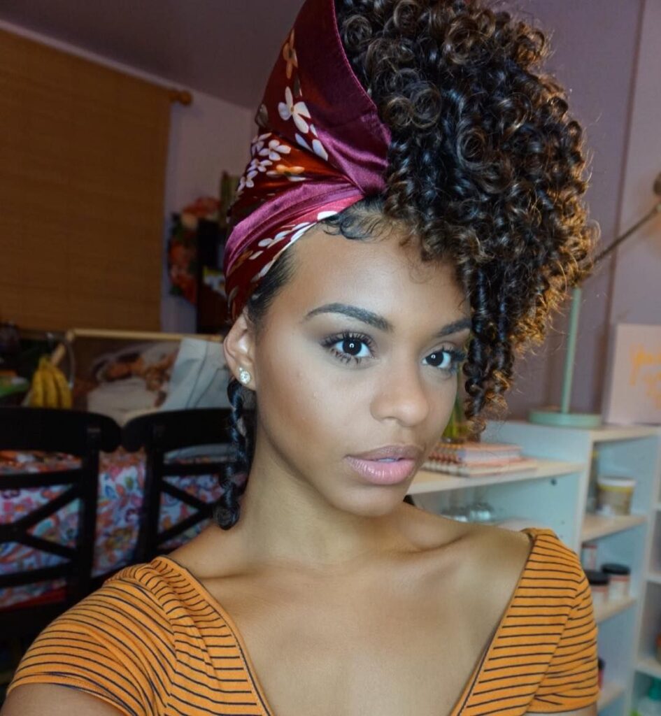 How to pineapple hair to protect your beautiful curls Kurlify