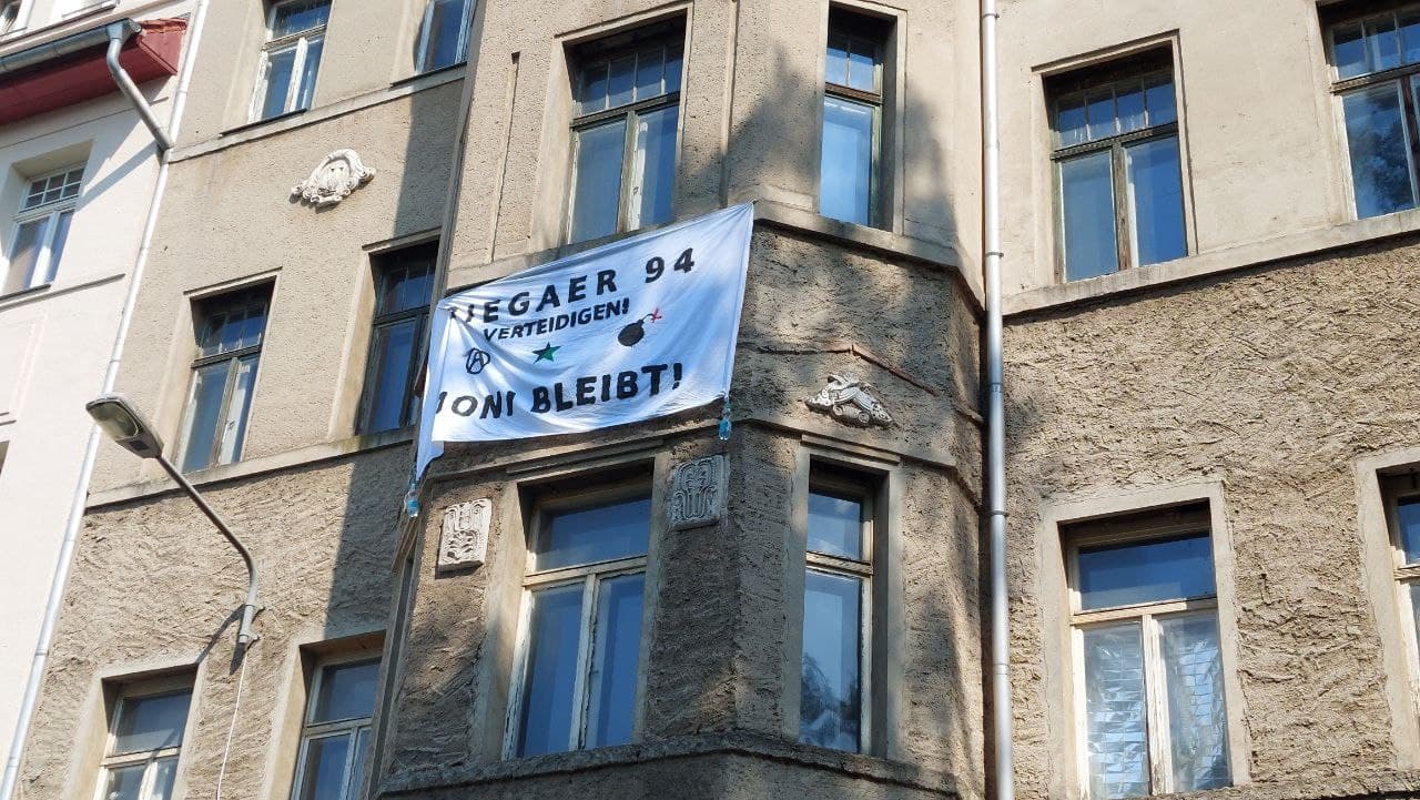Dieses Haus ist besetzt In der Tiefe Straße brennt wieder Licht