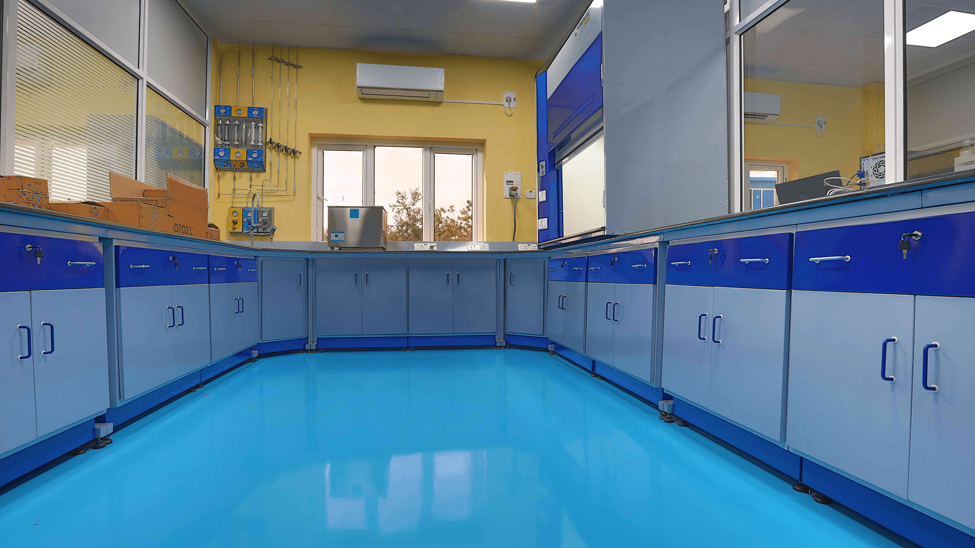 Lab Furniture Manufacturers in Chennai, Fume Hood Manufacturers in