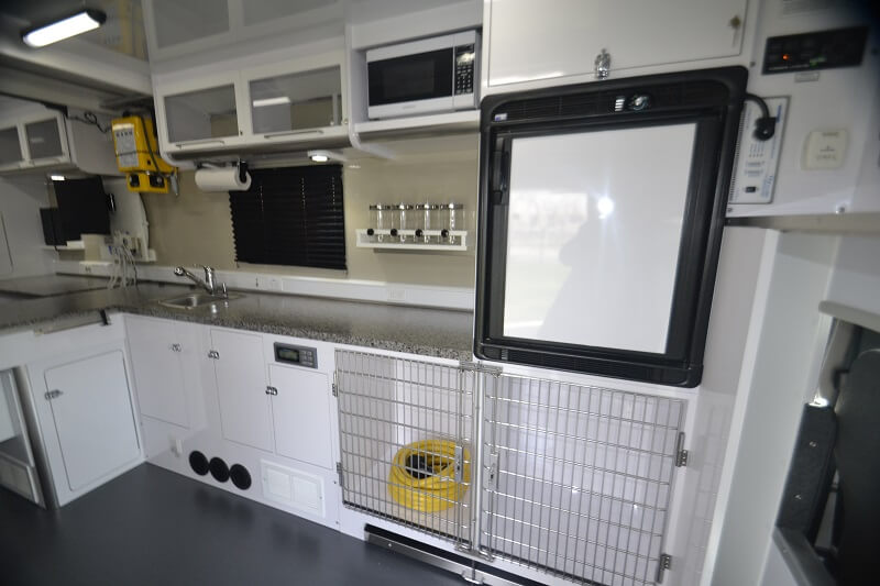 31ft Mobile Veterinary Clinic La Boit Specialty Vehicles, Inc.