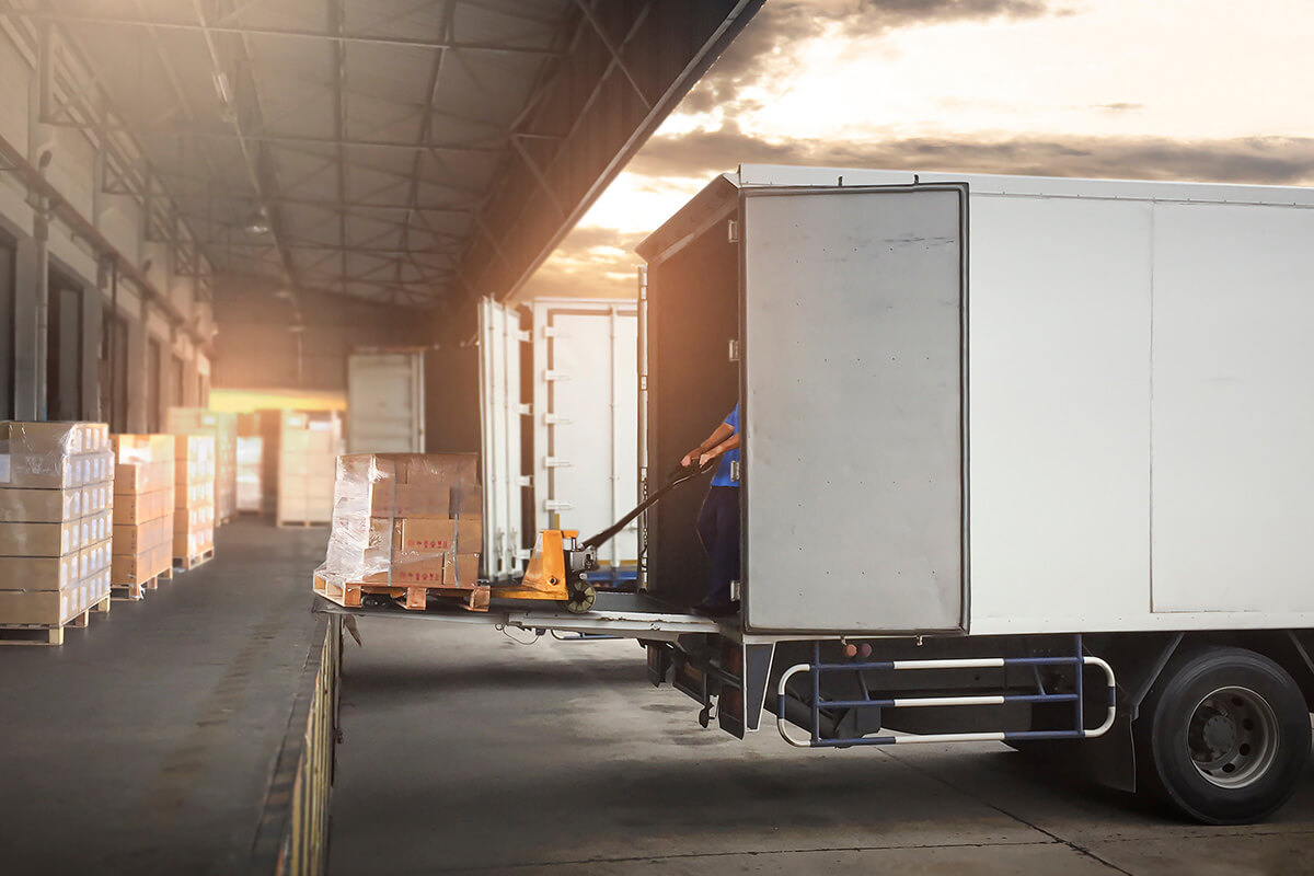 What Does a Loader and Unloader Do? Labor Loop