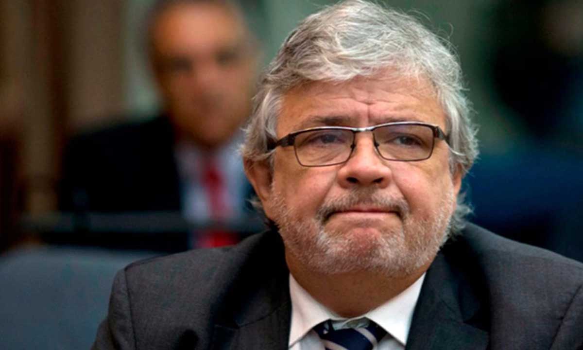 Schiavi hizo cursos de ukelele, jardinería y ajedrez en la cárcel y