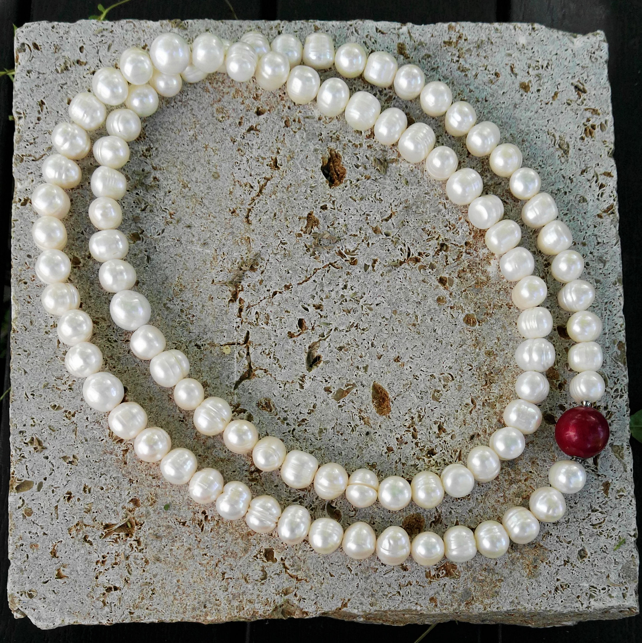LaCatella Online Shop 1.2.5 Lange Perlenkette weiß baroque rot