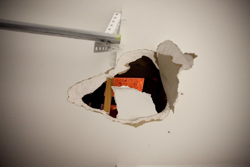 Achieving a Smooth Drywall Repair Laces Running