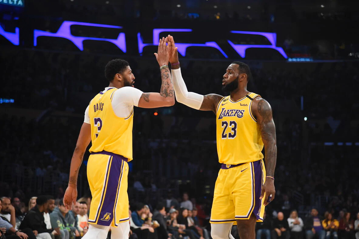 Lakers Beat Grizzlies, Lead In West Grows