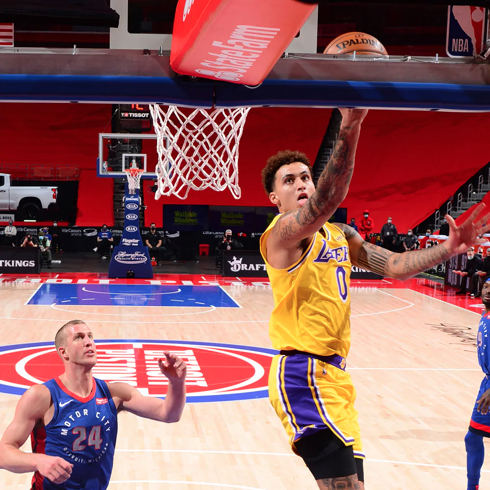 Lakers Suffer Embarrassing Loss in Detroit