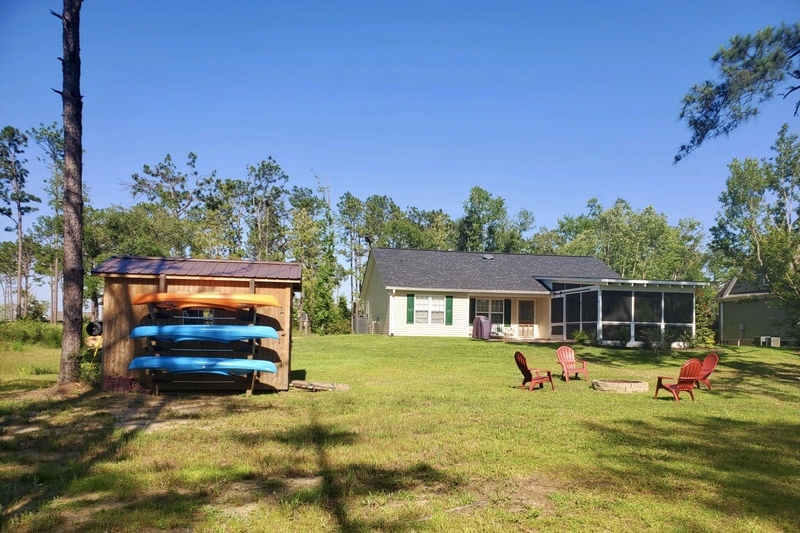 lake seminole vacation home backyard Lake Seminole Cabins