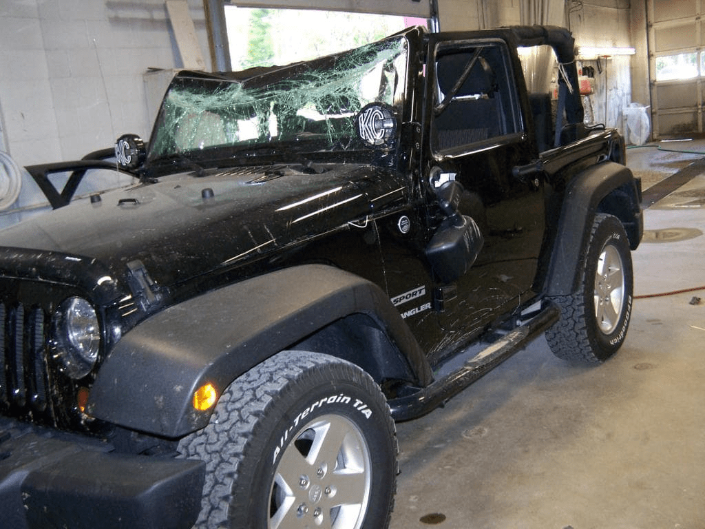 Body Repair Shop at Lakeshore Chrysler Jeep Dodge in