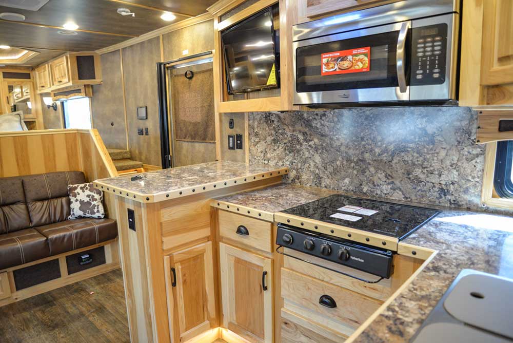 America's 1 Sold Living Quarters Horse Trailer Lakota Horse Trailers