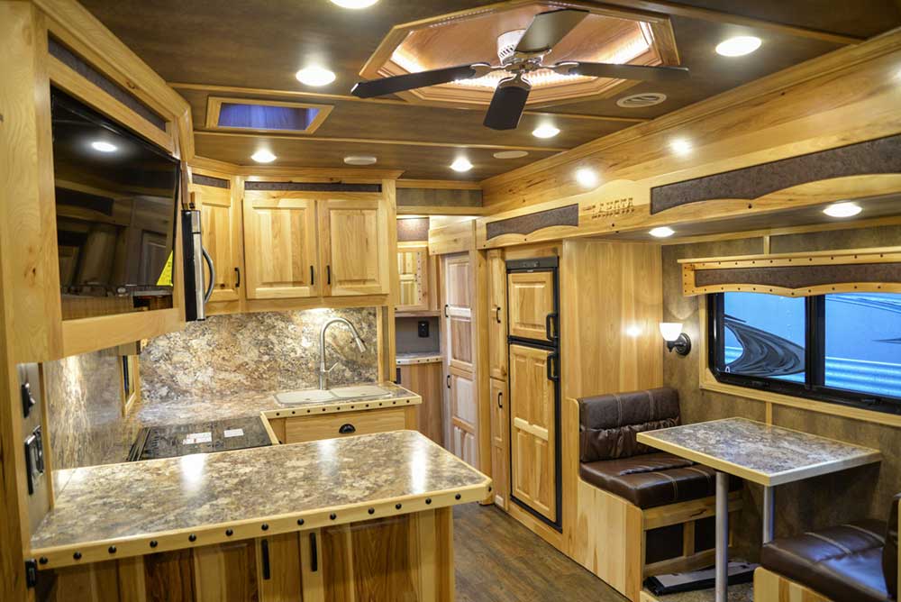 America's 1 Sold Living Quarters Horse Trailer Lakota Horse Trailers