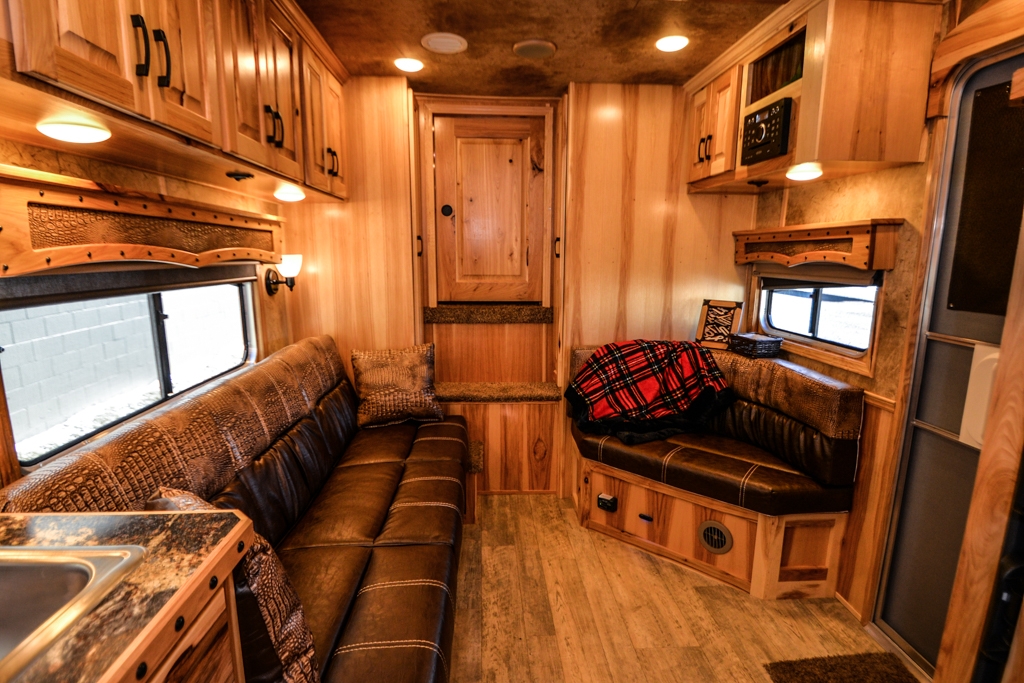 America's 1 Sold Living Quarters Horse Trailer Lakota Horse Trailers