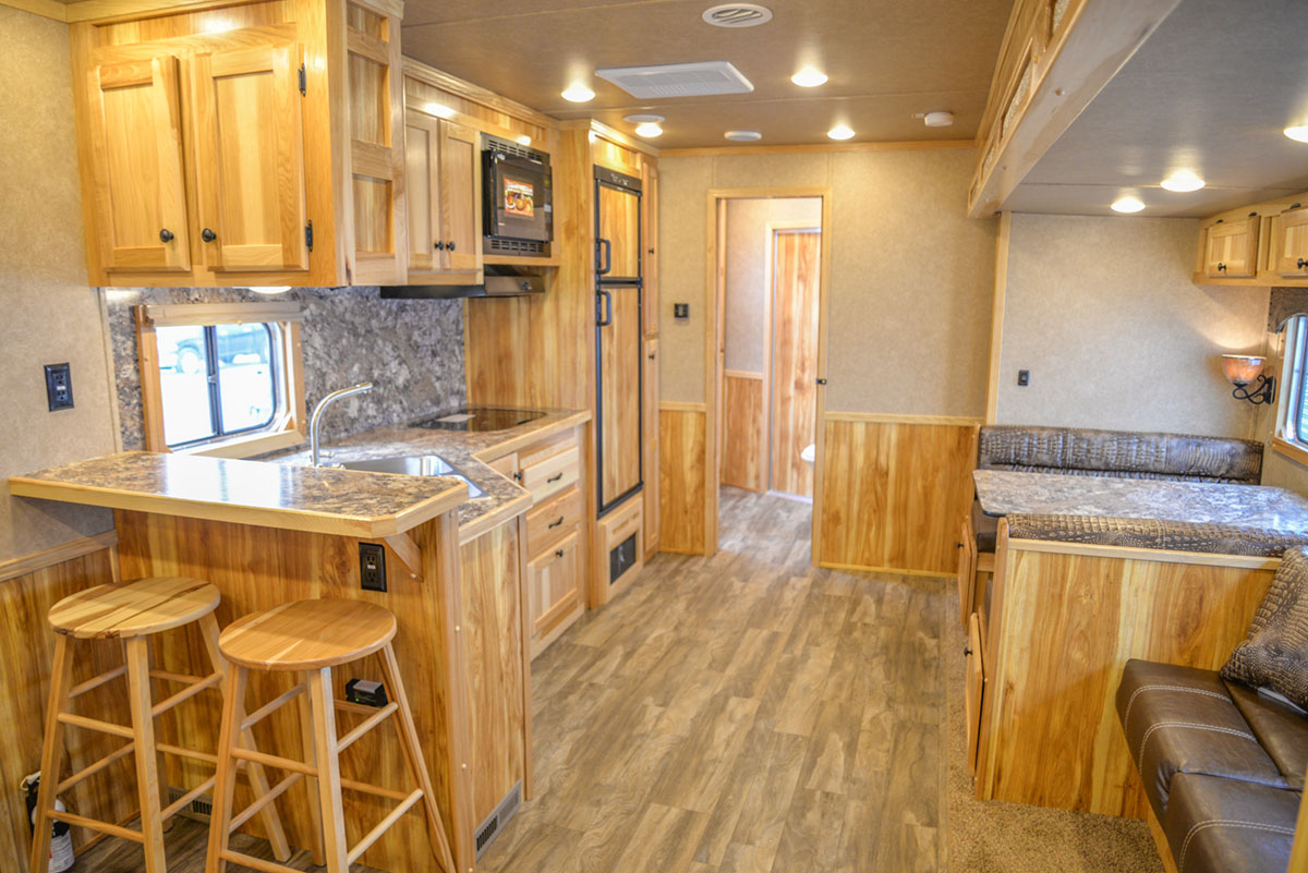 America's 1 Sold Living Quarters Horse Trailer Lakota Horse Trailers