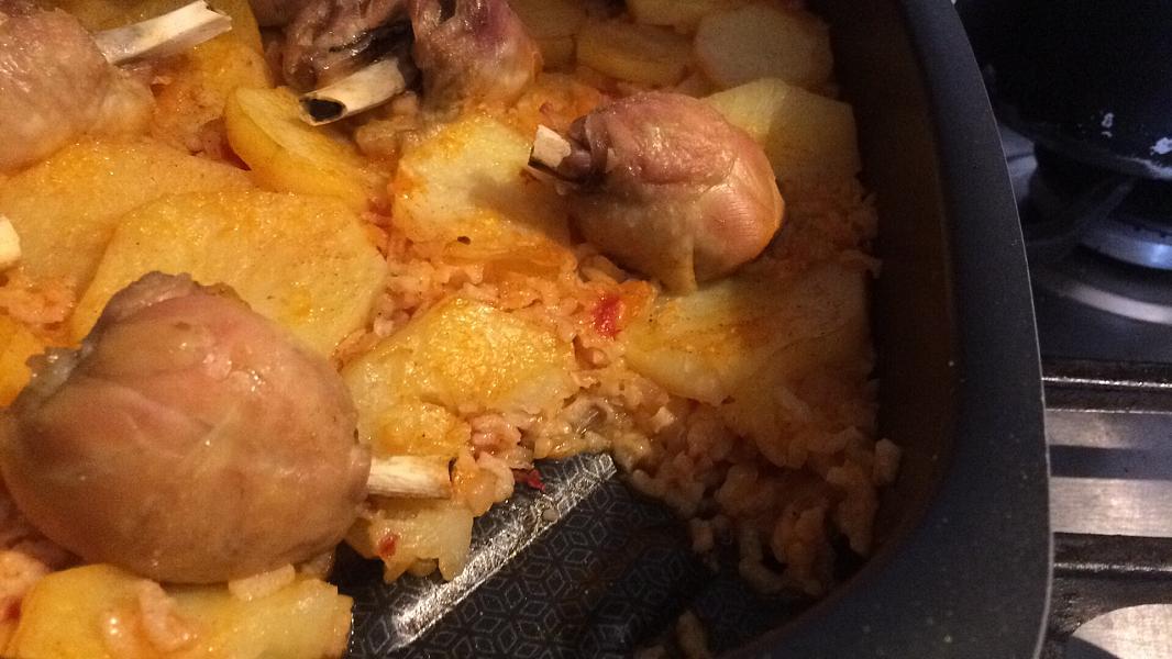 Pilaf taranesc la cuptor, cu cartofi si pui reteta cu POZE LaLena.ro