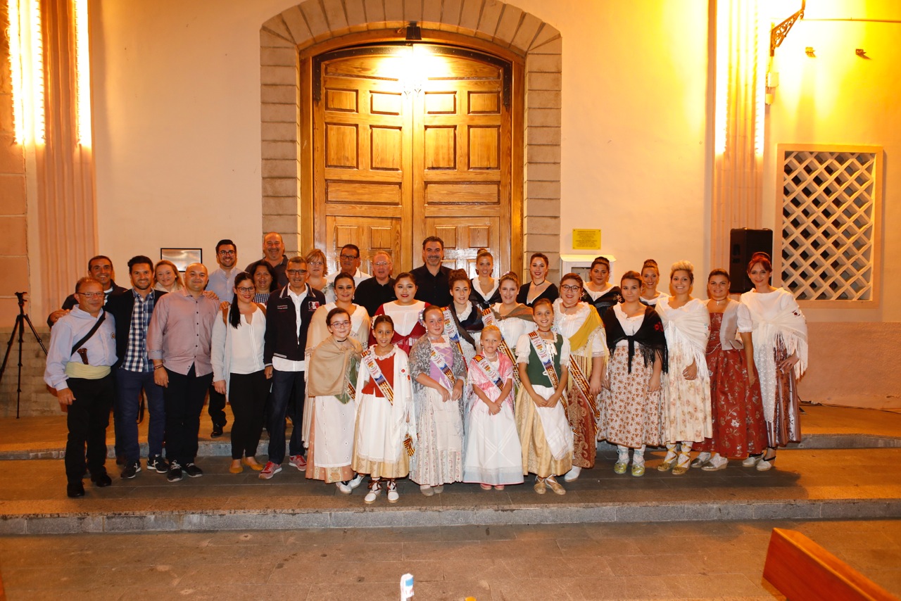 L’Alfàs revivió una de sus mayores tradiciones culturales con ‘Les Copletes a la Verge dels Dolors’