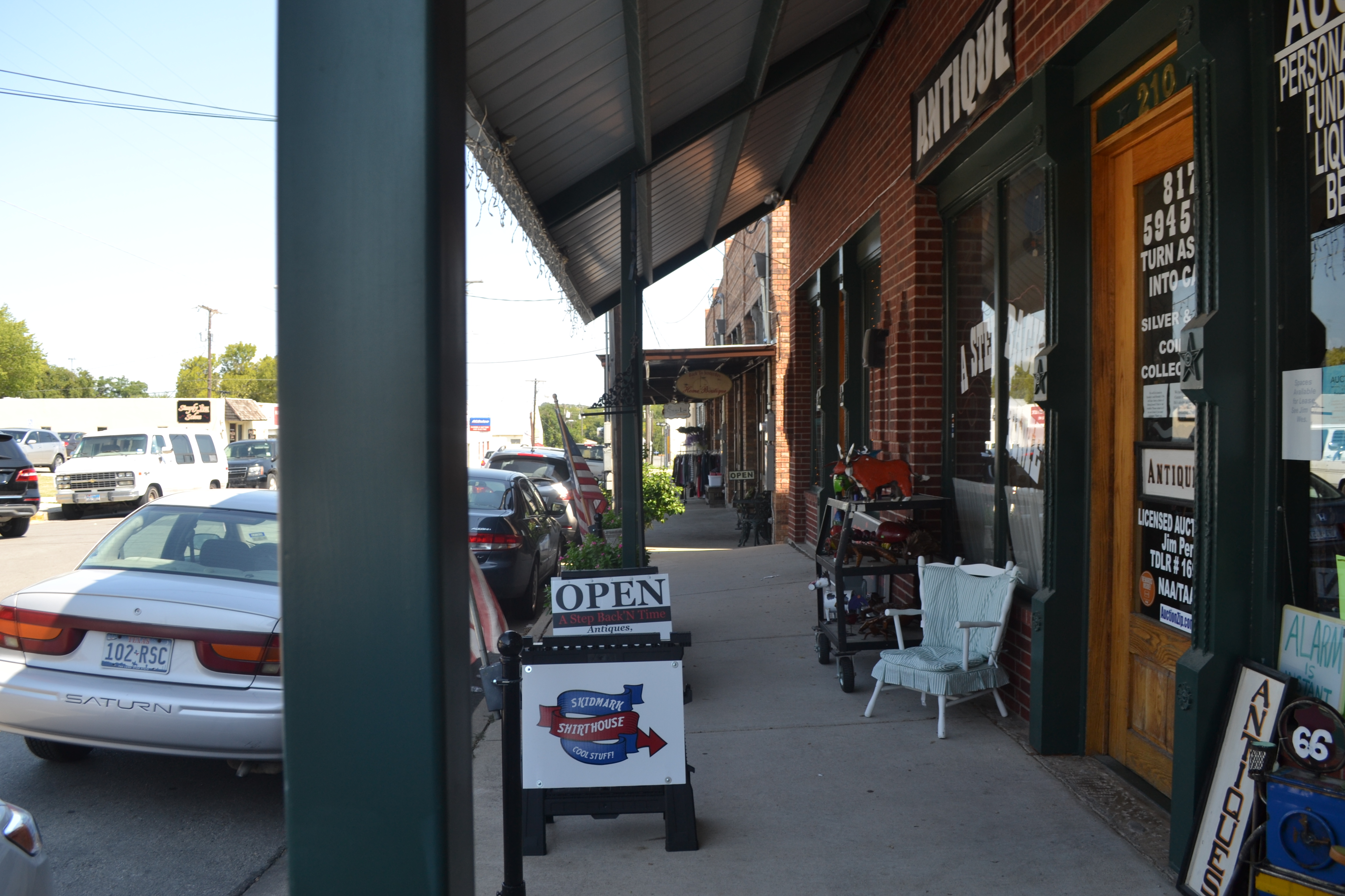 Shopping Downtown Weatherford, Texas