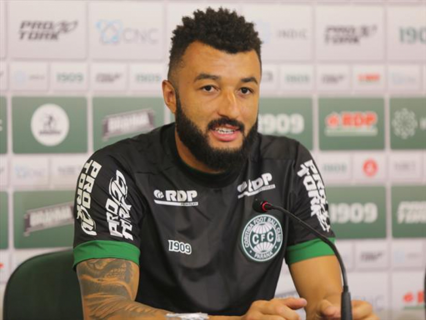 Alex Muralha relembra críticas na época de Flamengo e sai em defesa de