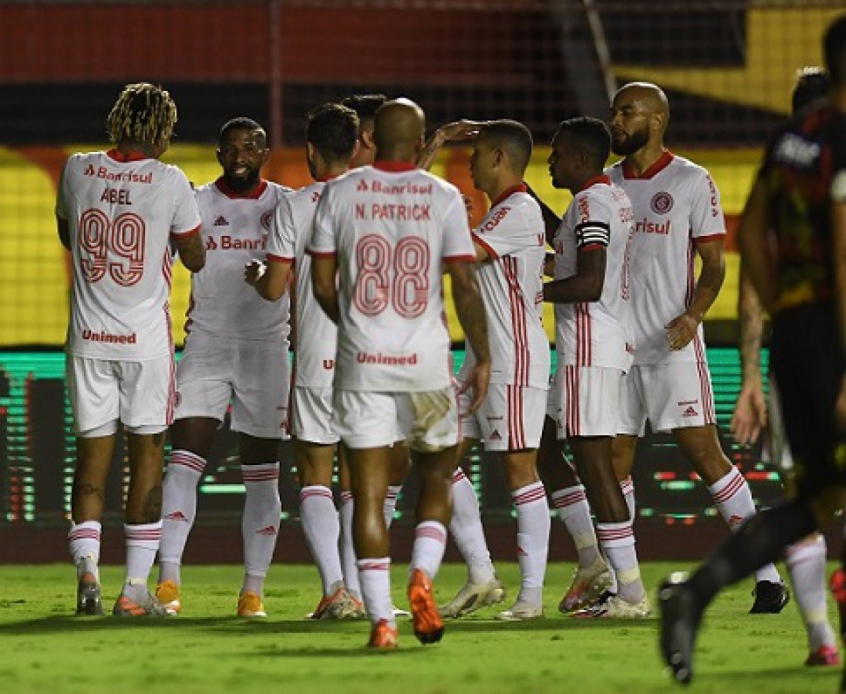 Em partida de pura intensidade, Internacional bate Sport e