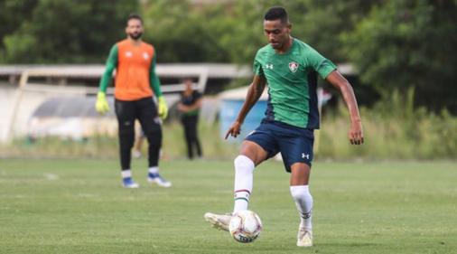 Dani Bolt rescinde com o Fluminense para assinar com o