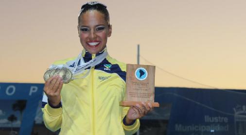 Melhor atleta sulamericana do Nado Artístico disputa competição online
