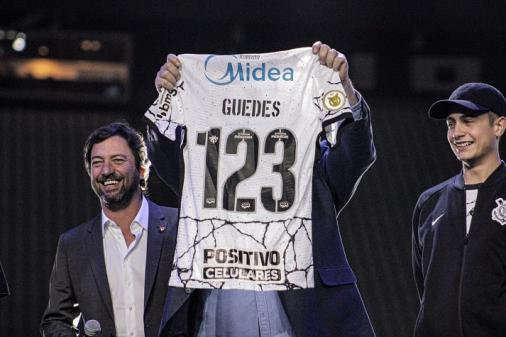 Roger Guedes explica escolha pelo número 123 no Corinthians e promete