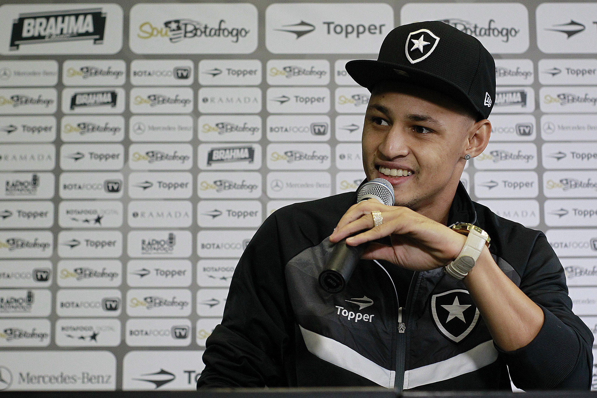 Neilton supera problemas do início do ano e busca um maior protagonismo