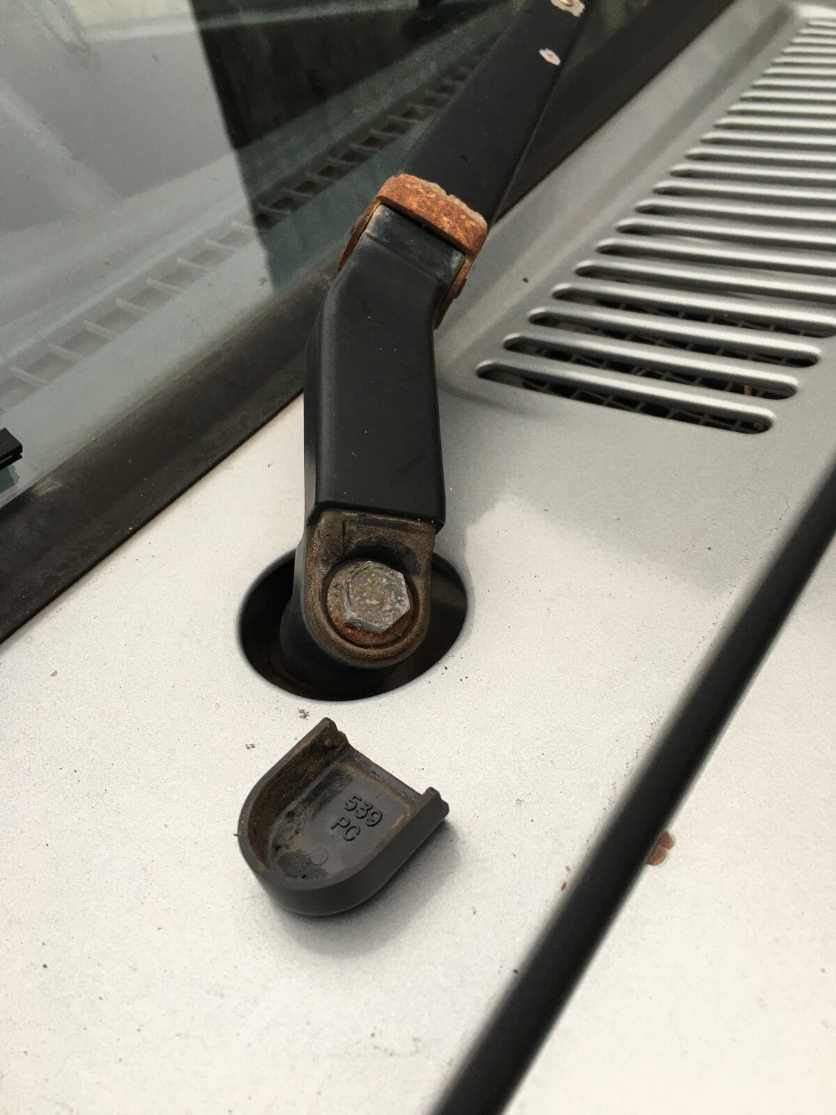 Windscreen wiper making noises when on Land Cruiser Club