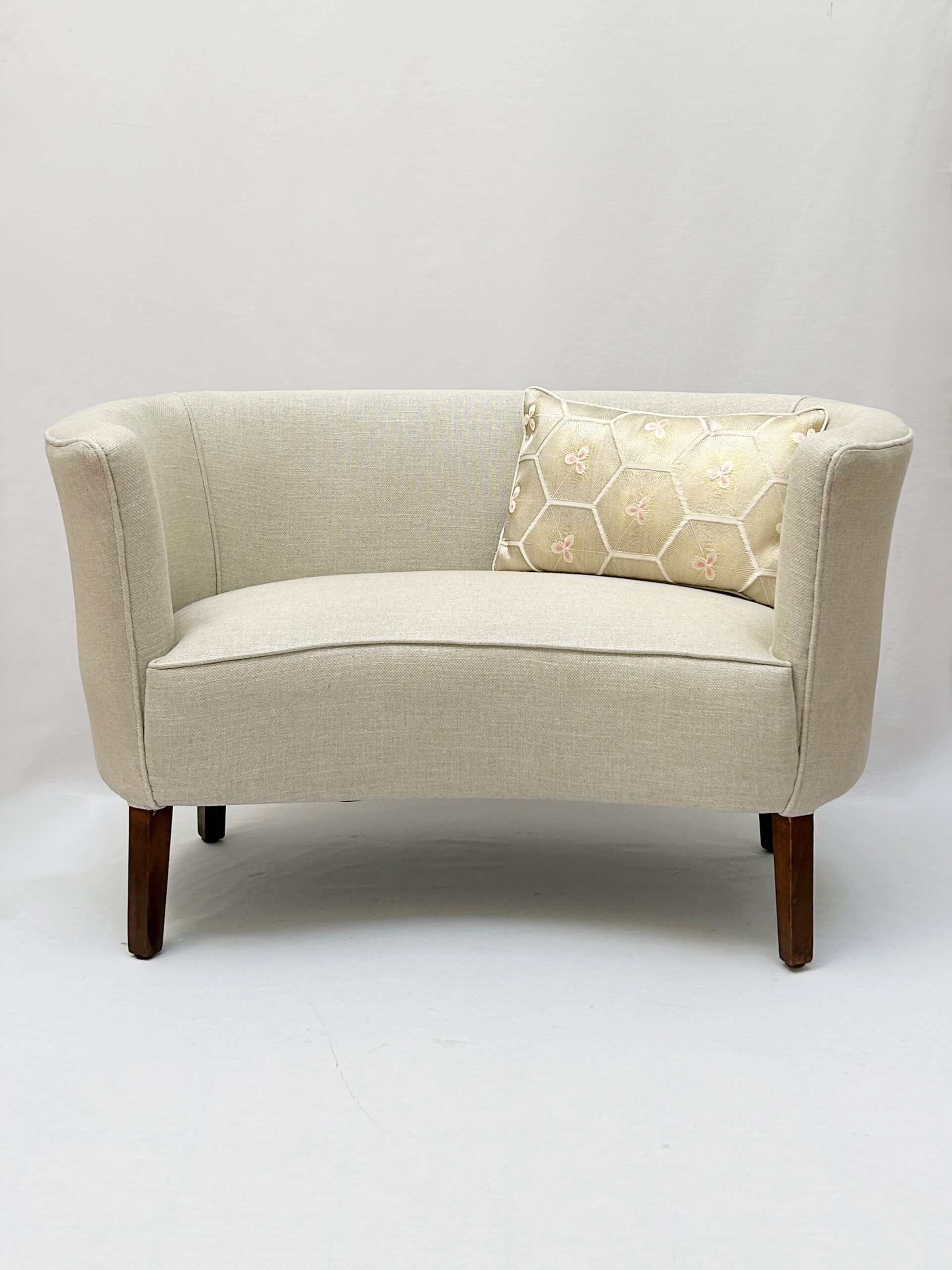 Small curved sofa L & V Art and Design
