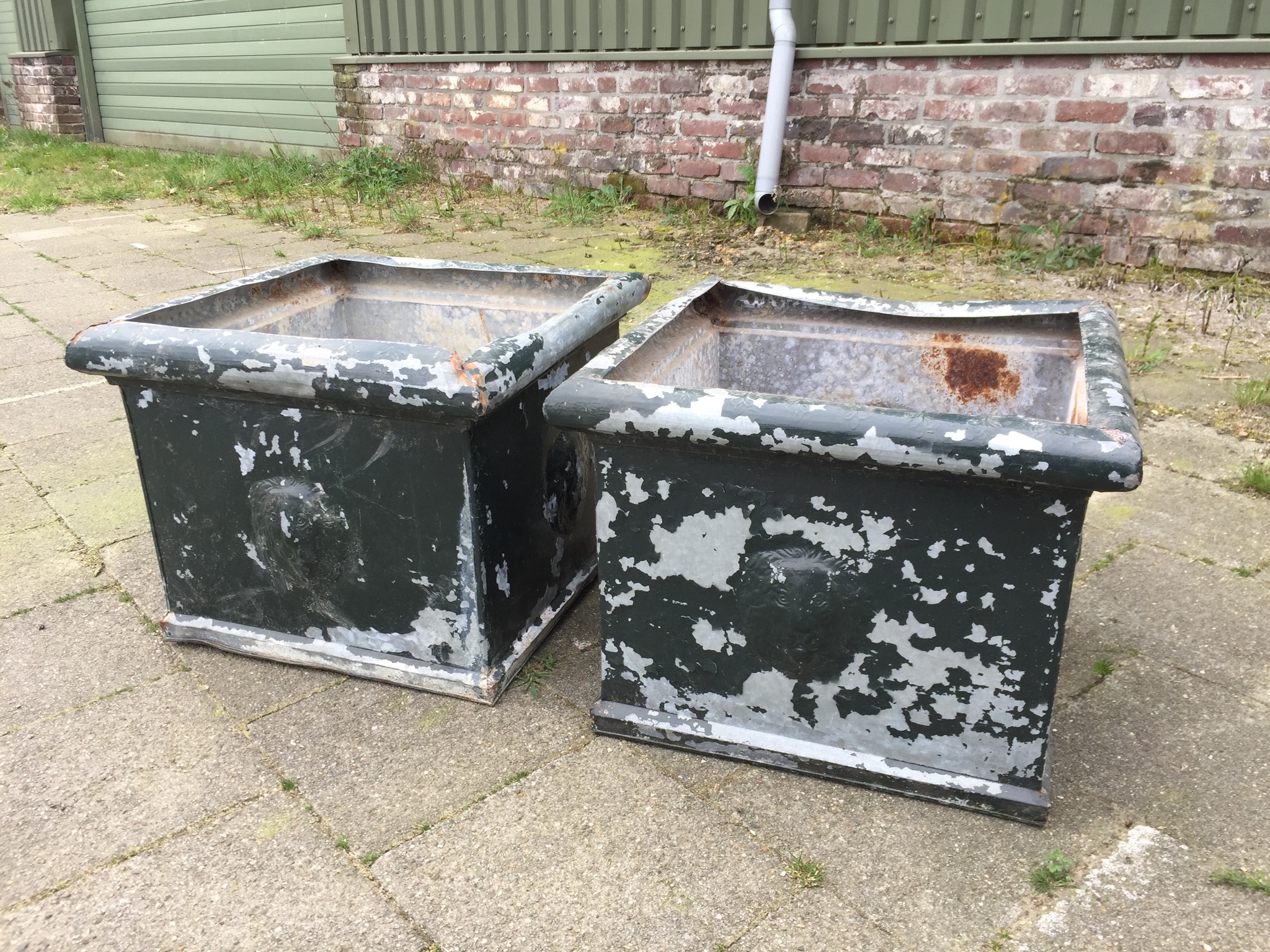 Ijzeren bloembakken metalen bloembak leeuwenkop Landzicht Houtsberg