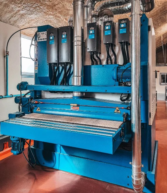 Grinding after laser cutting LANKMETA metalo lankstymas